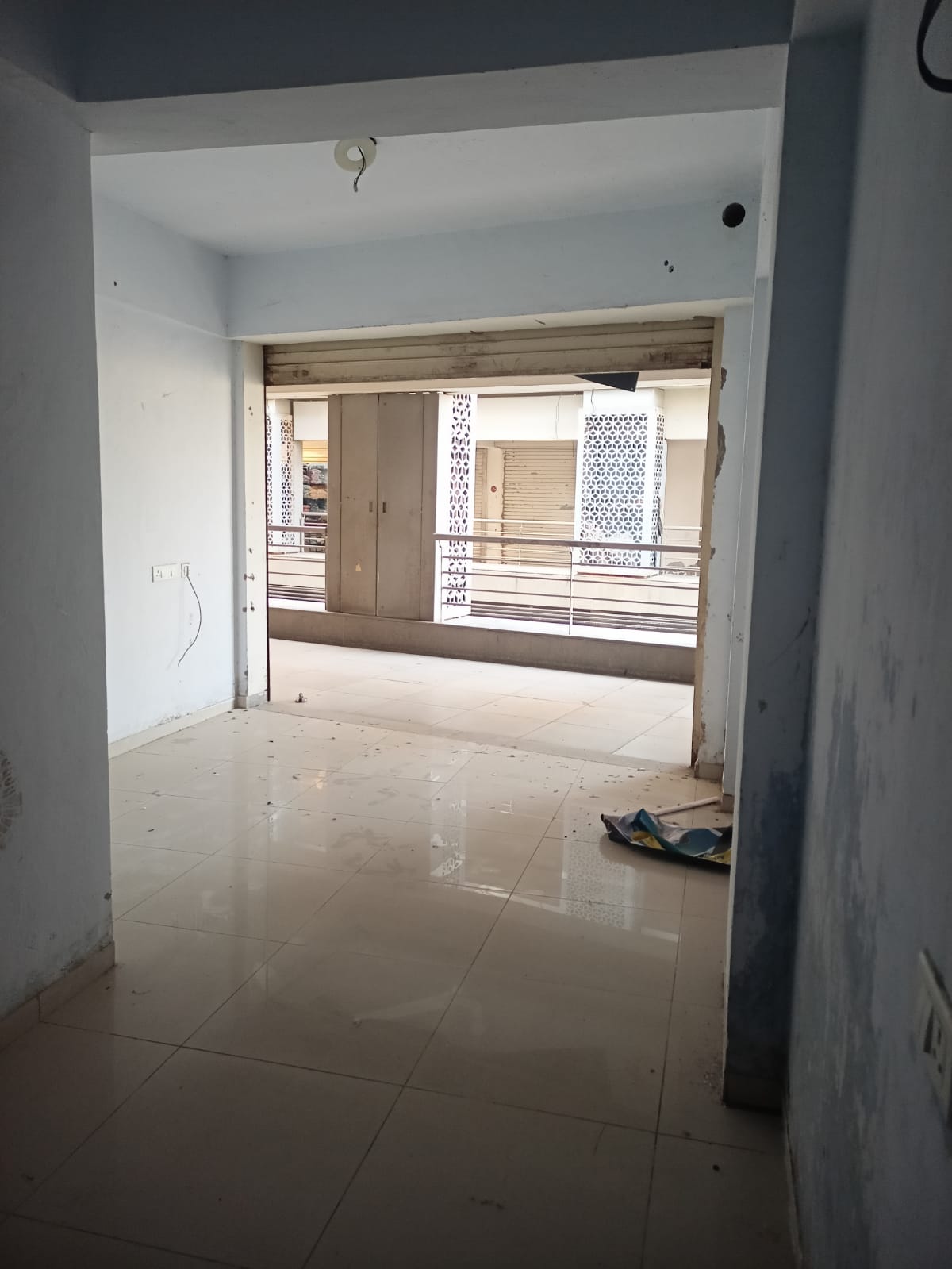 2F 349 Sq. Feet Commercial Showroom for Rent in Shahibaug Ahmedabad - Media 7