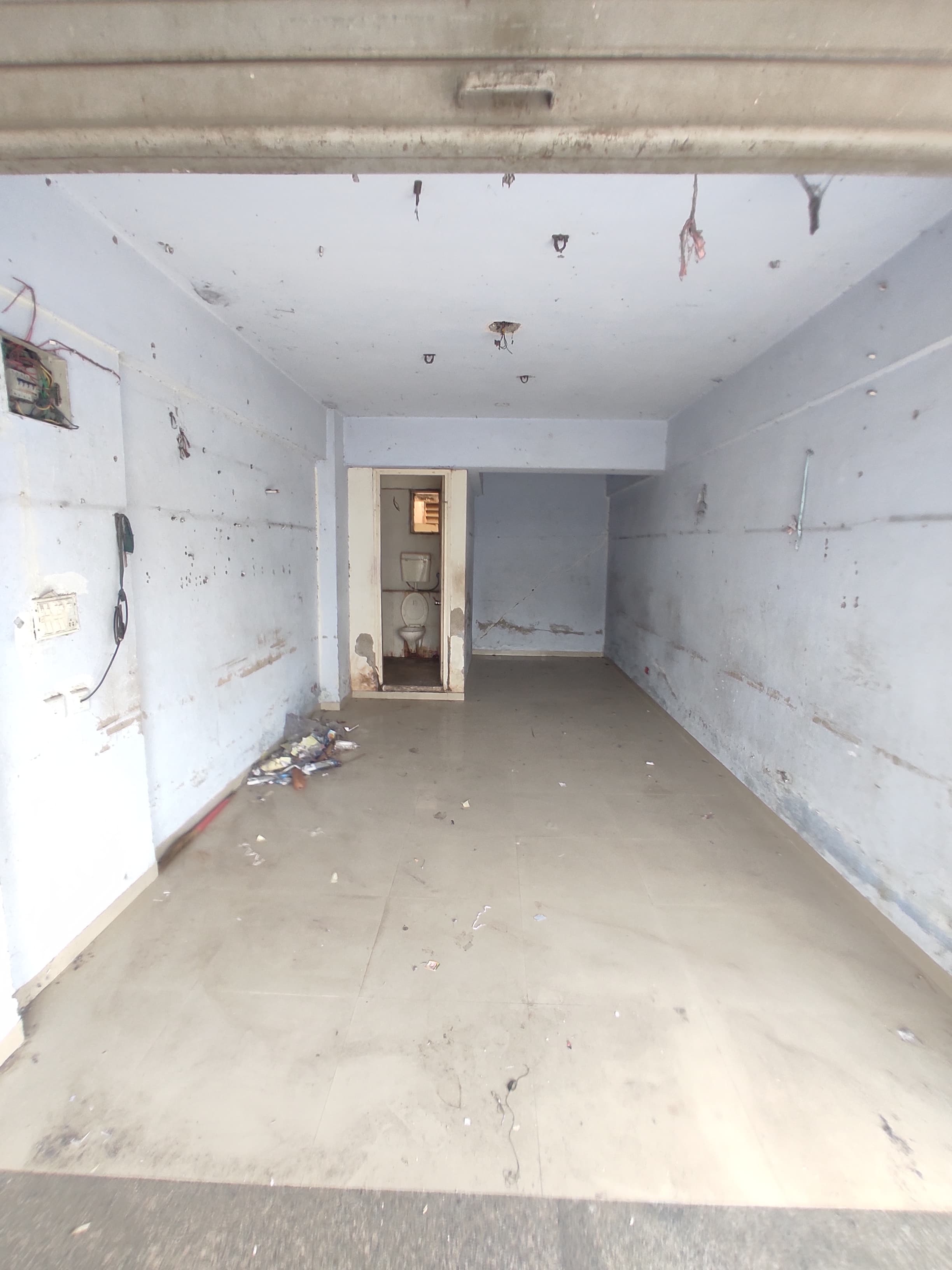4F 460 Sq. Feet Commercial Shop for Sale in Shahibaug Ahmedabad - Media 5