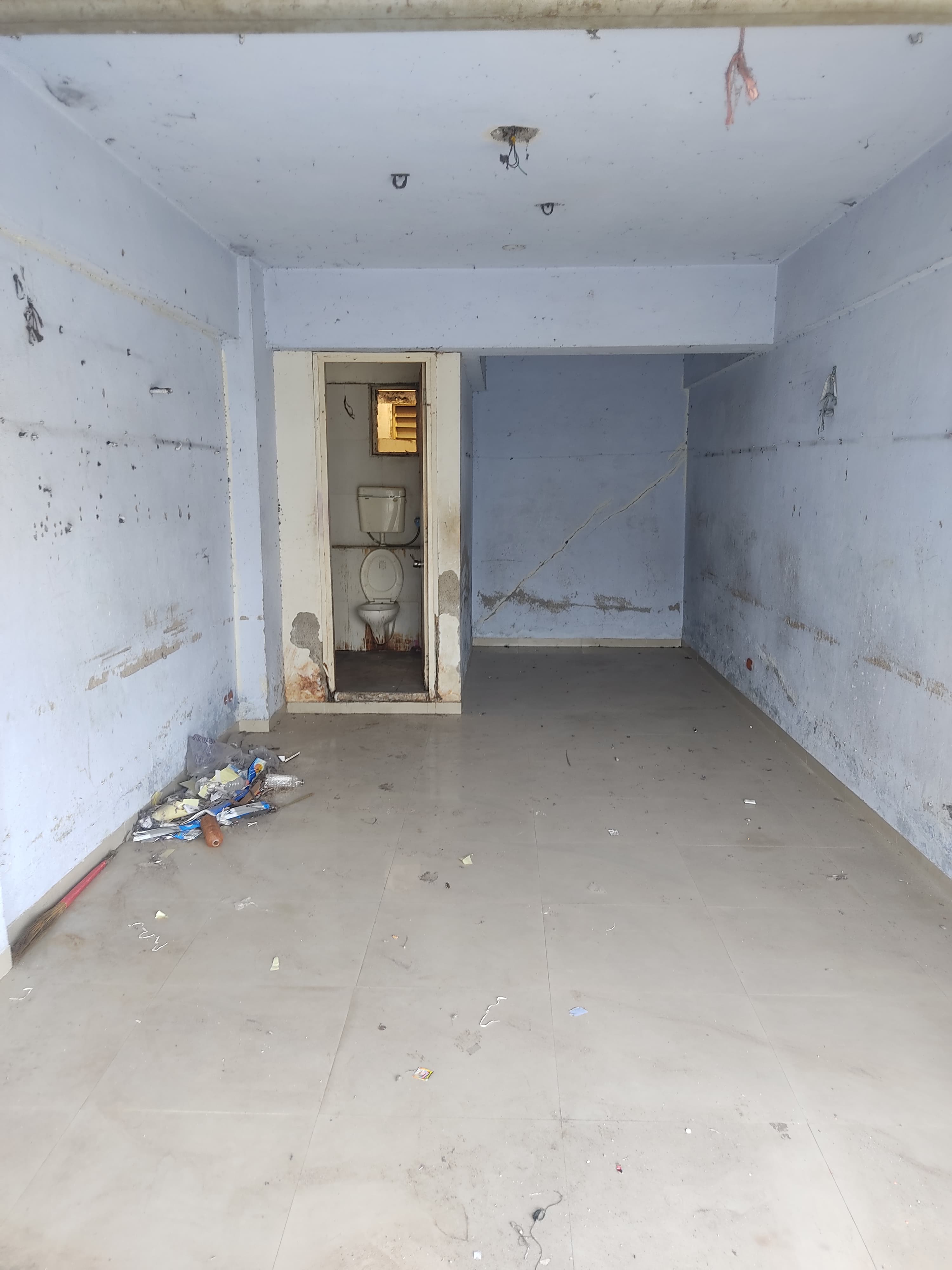 4F 460 Sq. Feet Commercial Shop for Sale in Shahibaug Ahmedabad