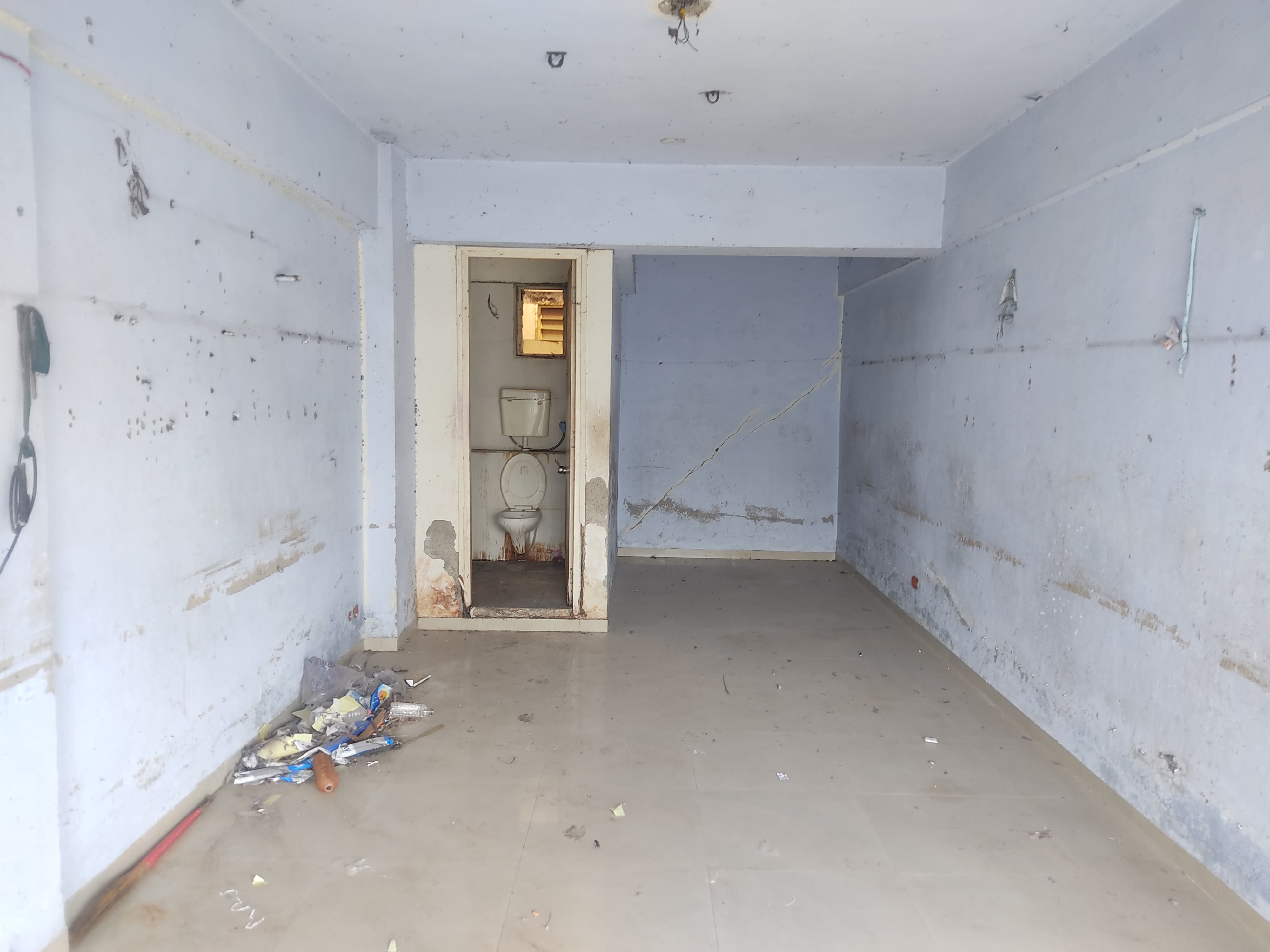 4F 460 Sq. Feet Commercial Shop for Sale in Shahibaug Ahmedabad - Media 4
