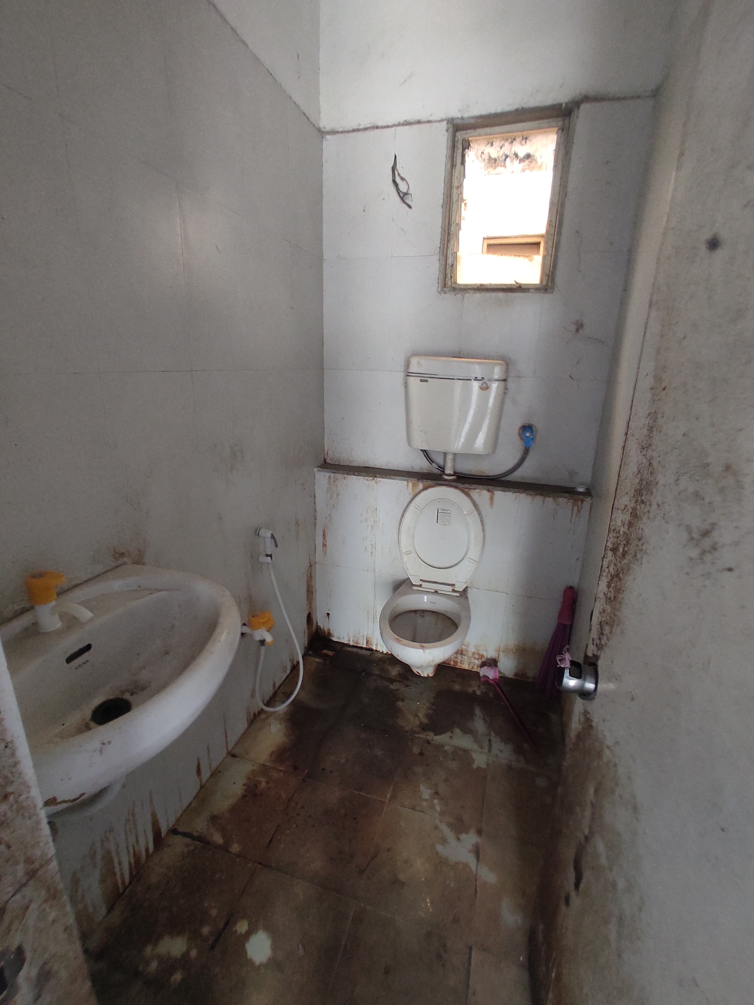 4F 460 Sq. Feet Commercial Shop for Sale in Shahibaug Ahmedabad - Media 12