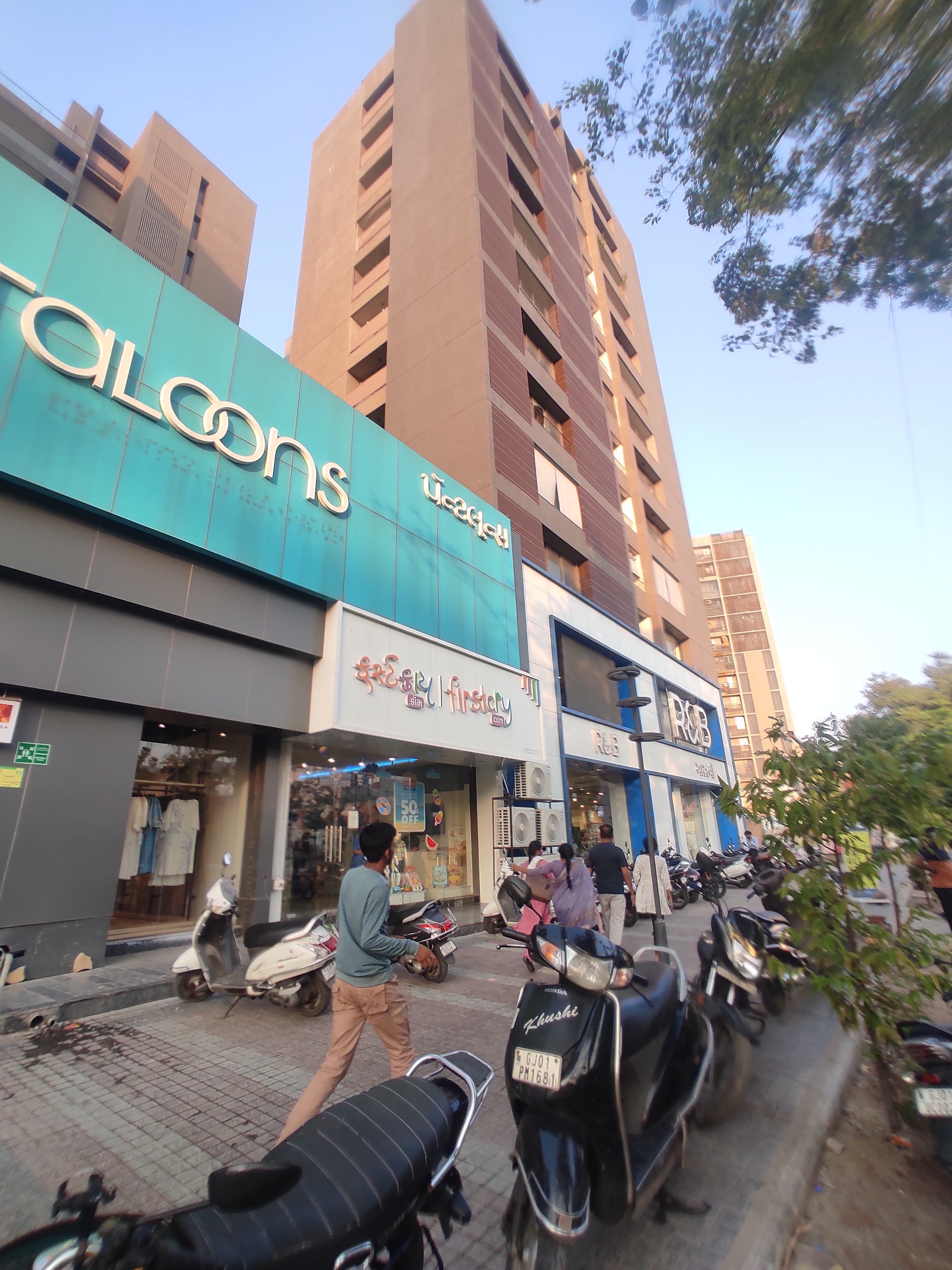 GF 4100 Sq. Feet Commercial Showroom for Rent in Shahibaug Ahmedabad - Media 4