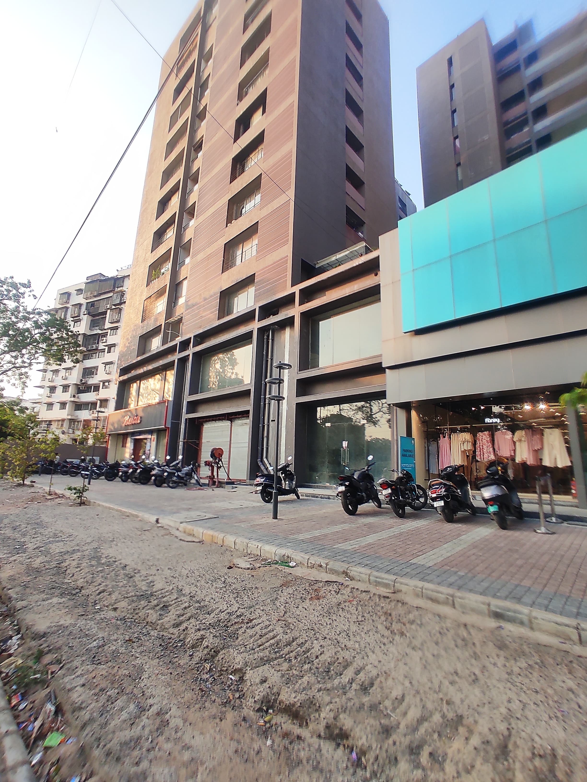 GF 4100 Sq. Feet Commercial Showroom for Rent in Shahibaug Ahmedabad - Media 5