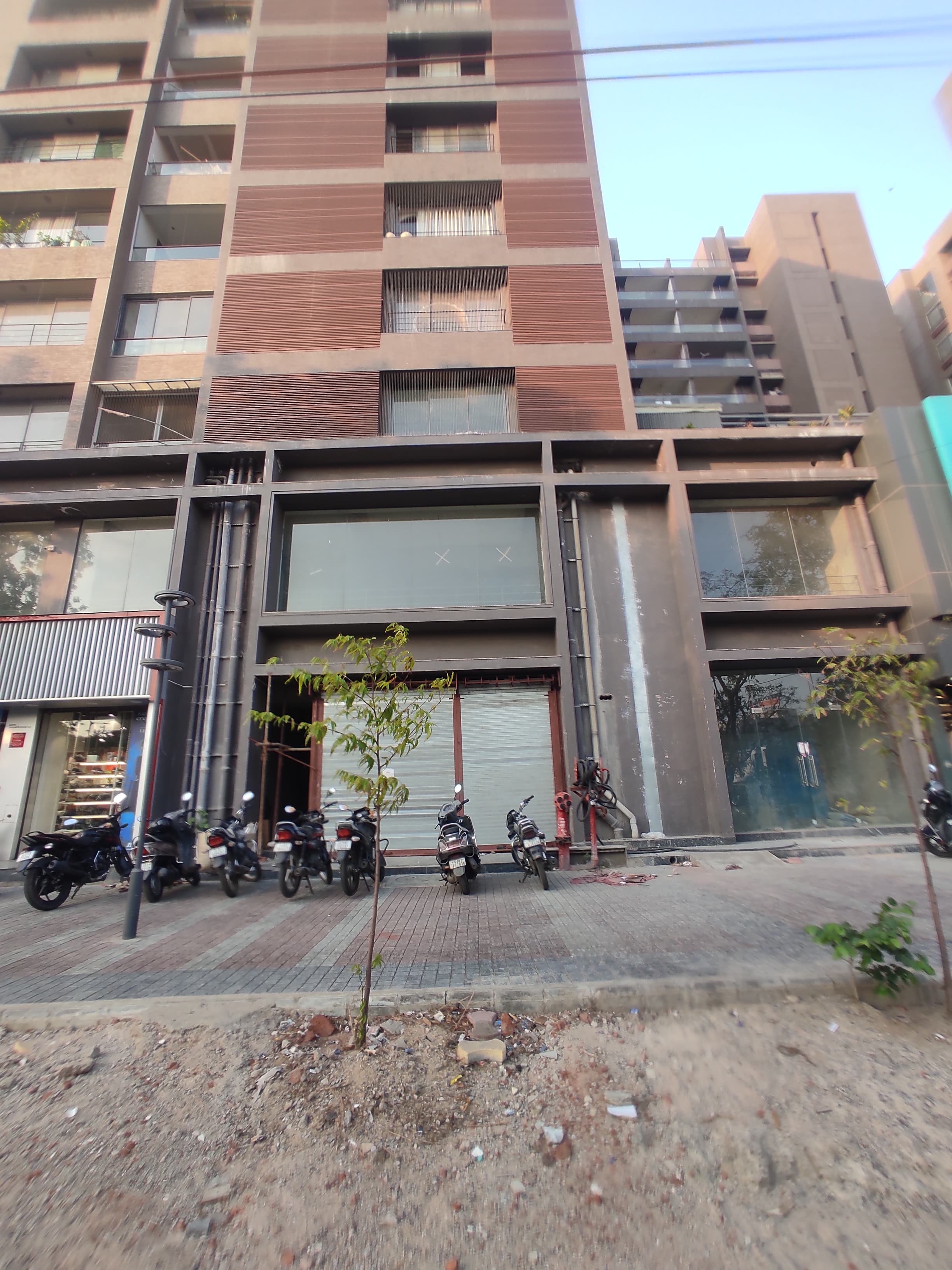 GF 4100 Sq. Feet Commercial Showroom for Rent in Shahibaug Ahmedabad - Media 6