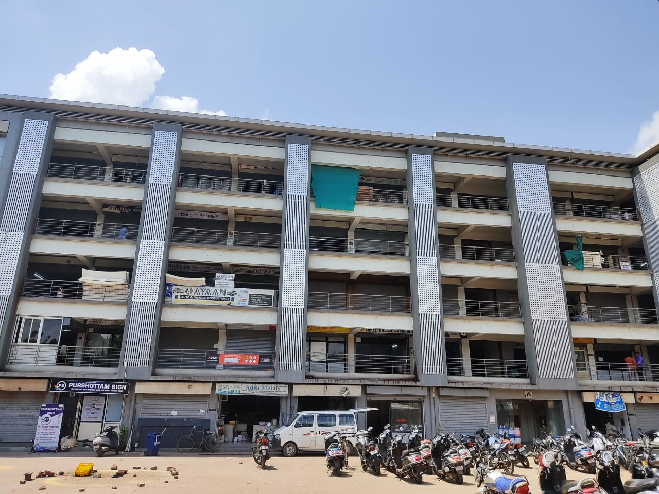 2F 640 Sq. Feet Commercial Showroom for Sale in Shahibaug Ahmedabad
