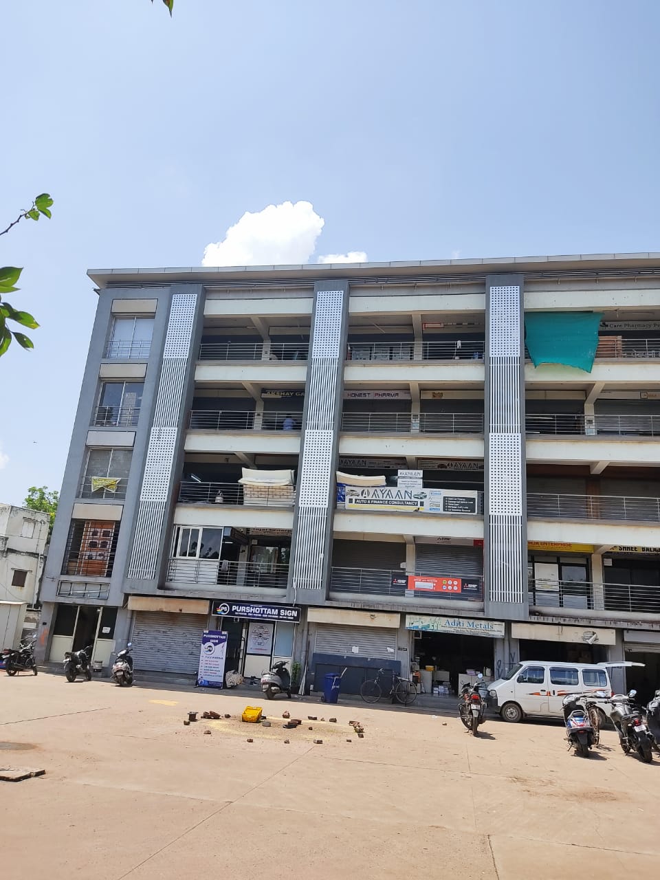 2F 640 Sq. Feet Commercial Showroom for Sale in Shahibaug Ahmedabad - Media 3