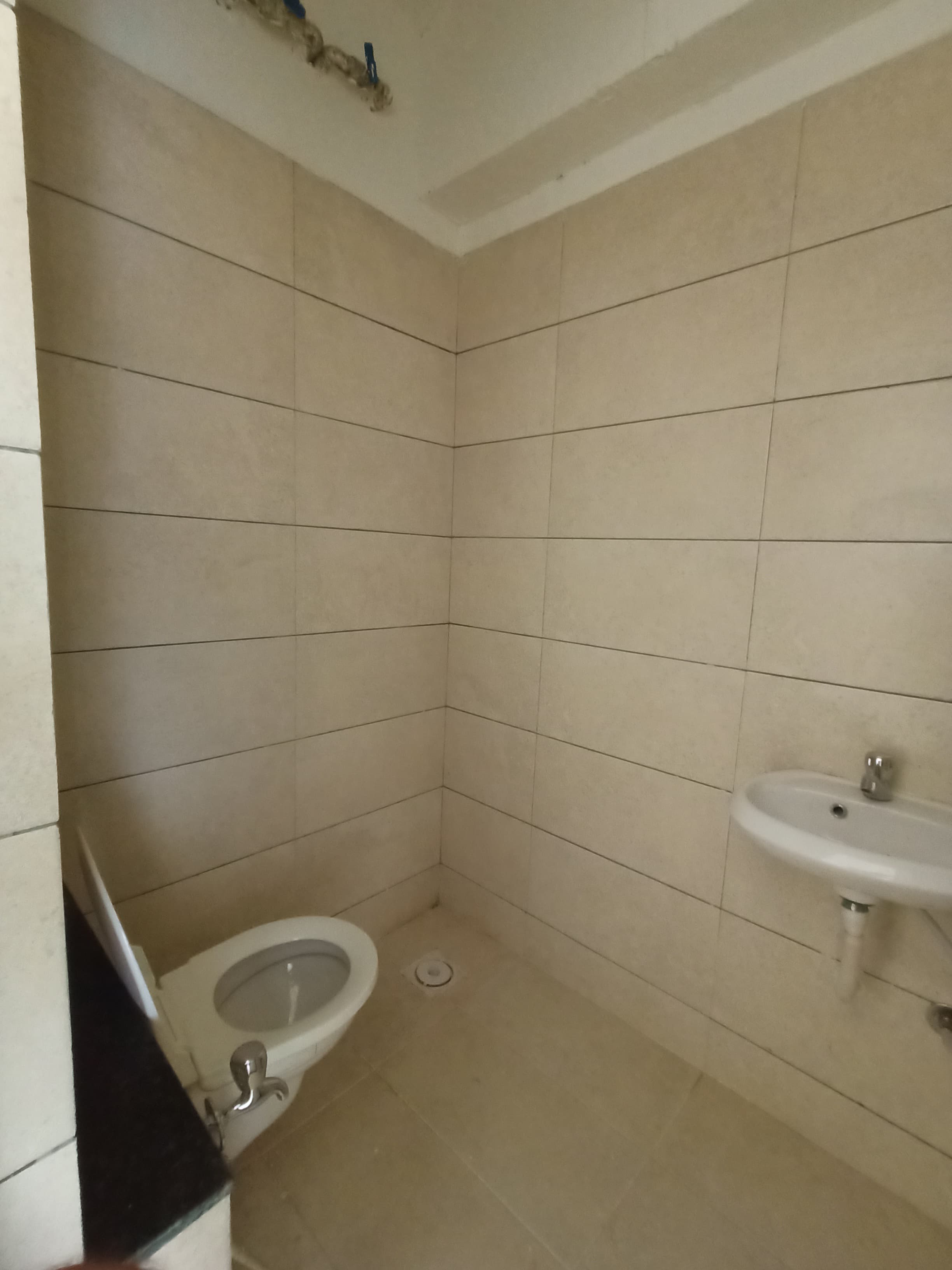 GF 717 Sq. Feet Commercial Shop for Rent in Vaishnodevi Ahmedabad - Media 3