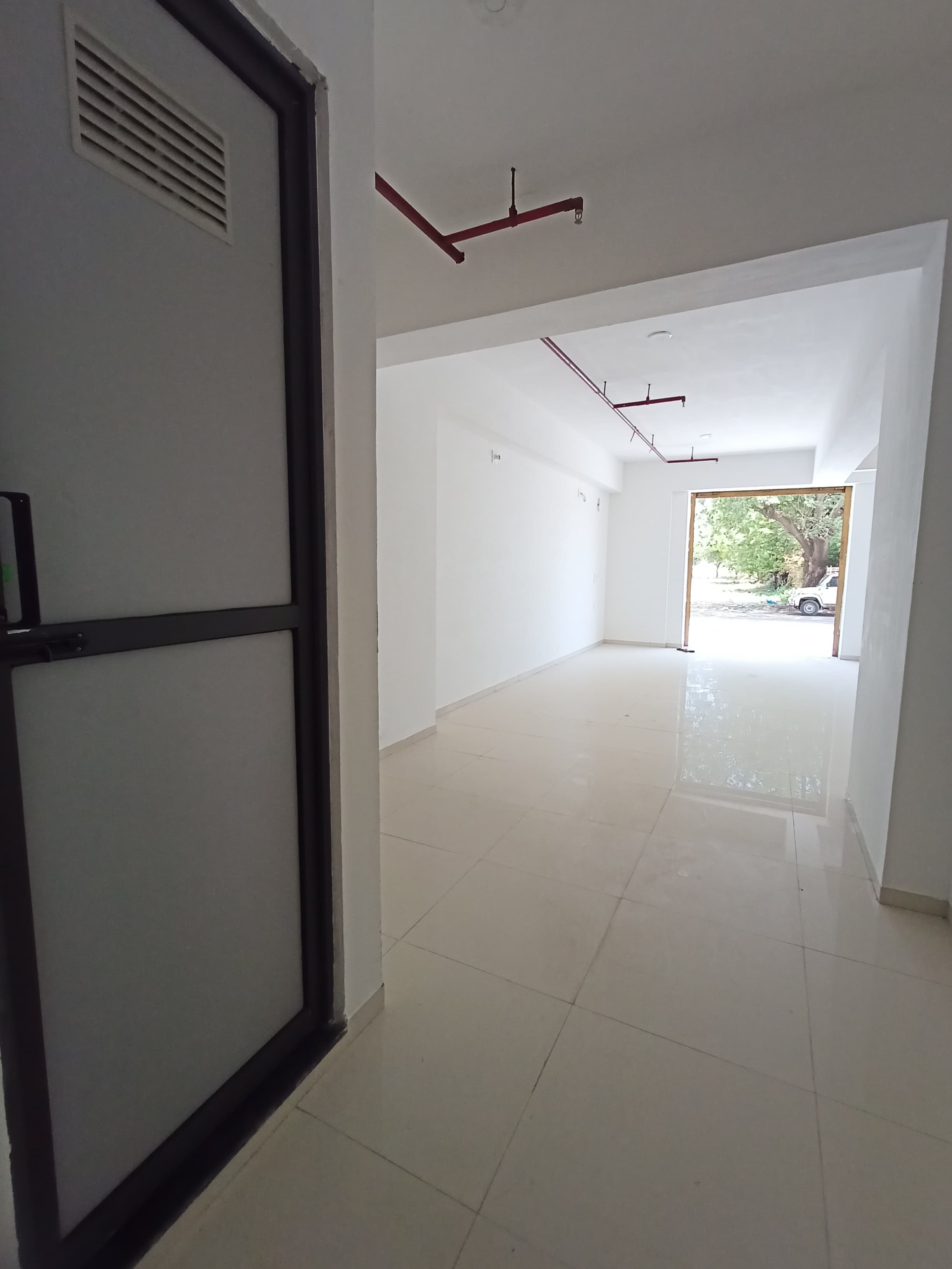 GF 717 Sq. Feet Commercial Shop for Rent in Vaishnodevi Ahmedabad - Media 4