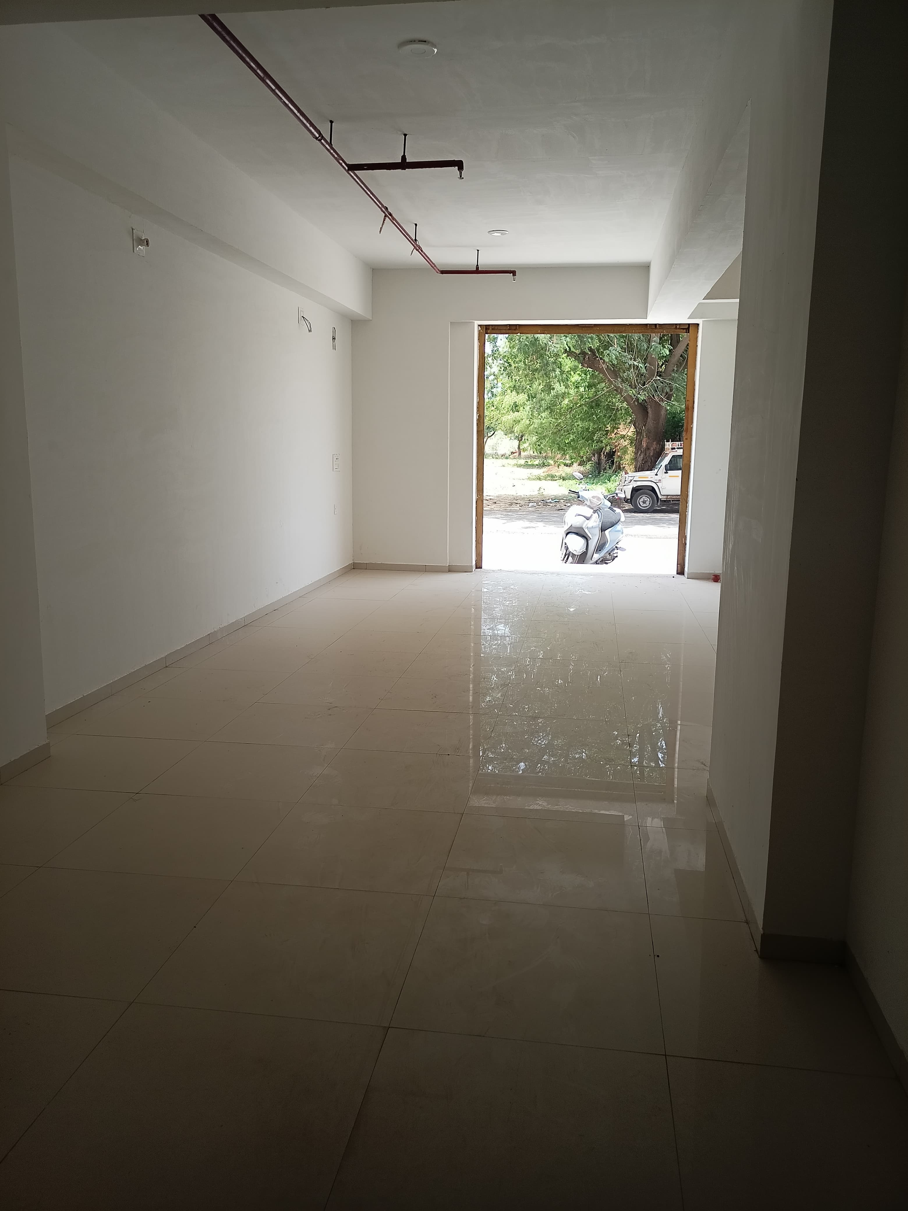GF 717 Sq. Feet Commercial Shop for Rent in Vaishnodevi Ahmedabad - Media 7