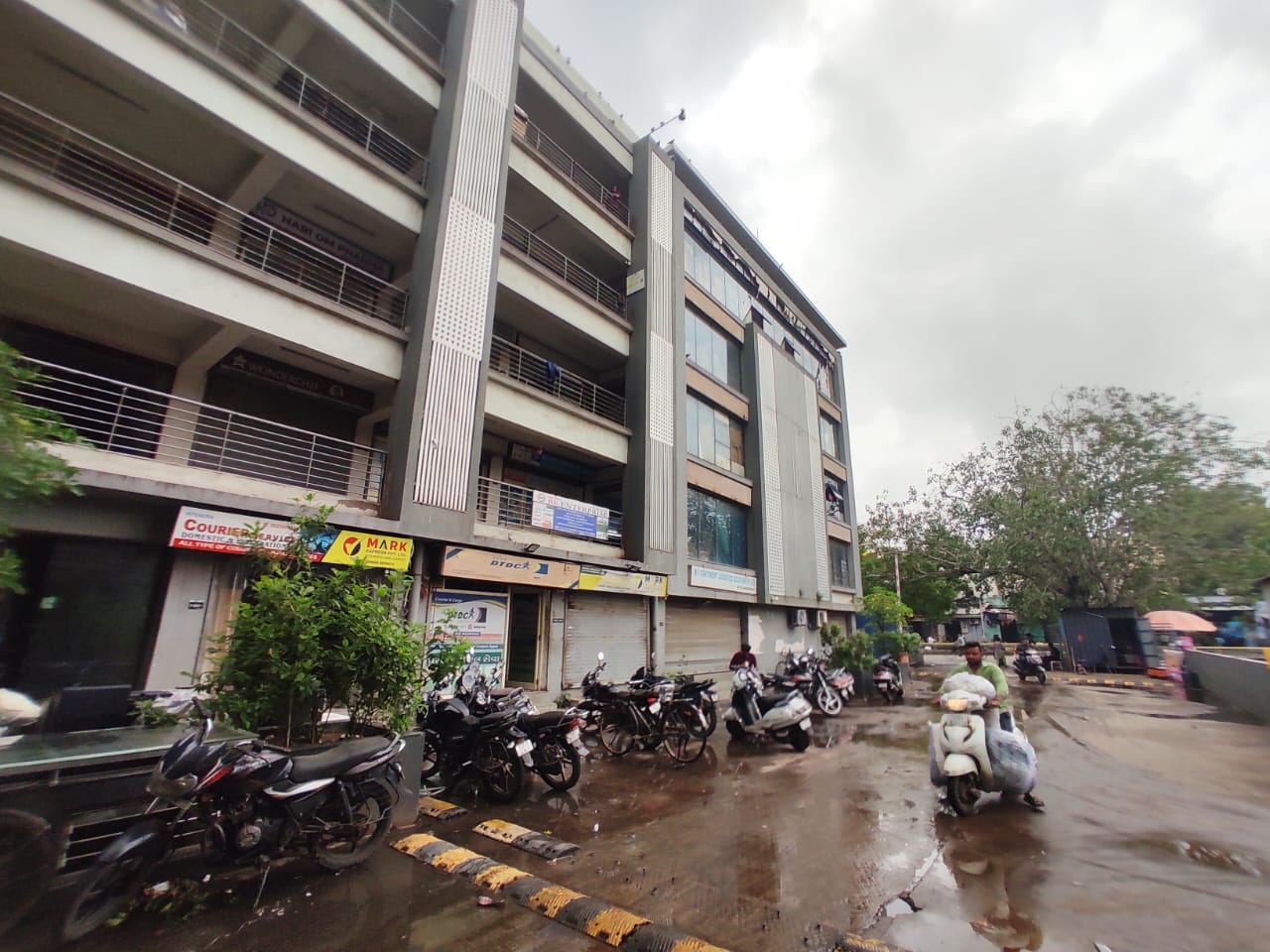 GF 610 Sq. Feet Commercial Showroom for Sale in Shahibaug Ahmedabad - Media 9