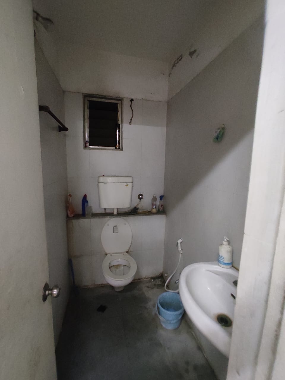 GF 610 Sq. Feet Commercial Shop for Sale in Shahibaug Ahmedabad - Media 7