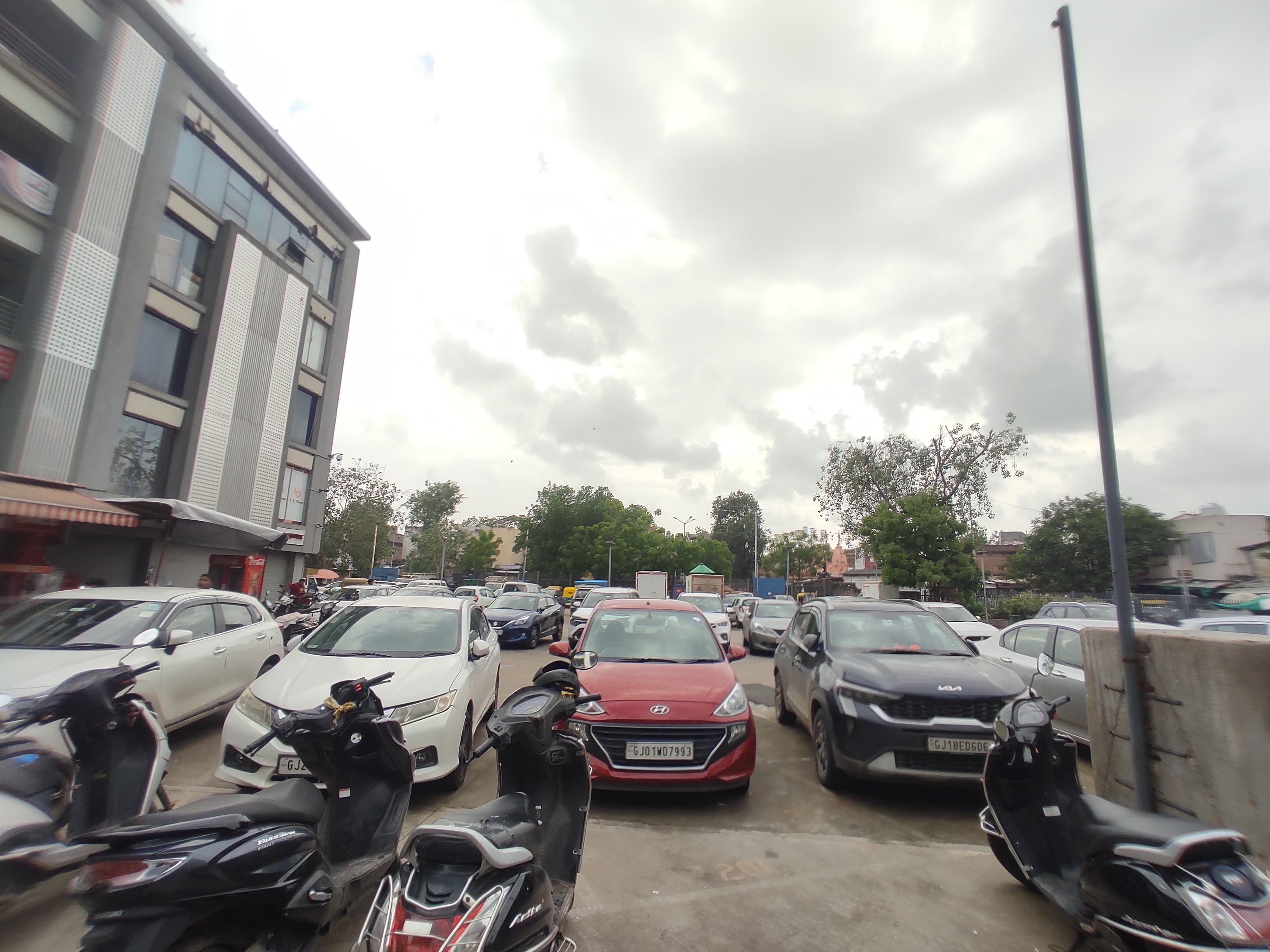 GF 1830 Sq. Feet Commercial Shop for Sale in Shahibaug Ahmedabad - Media 3