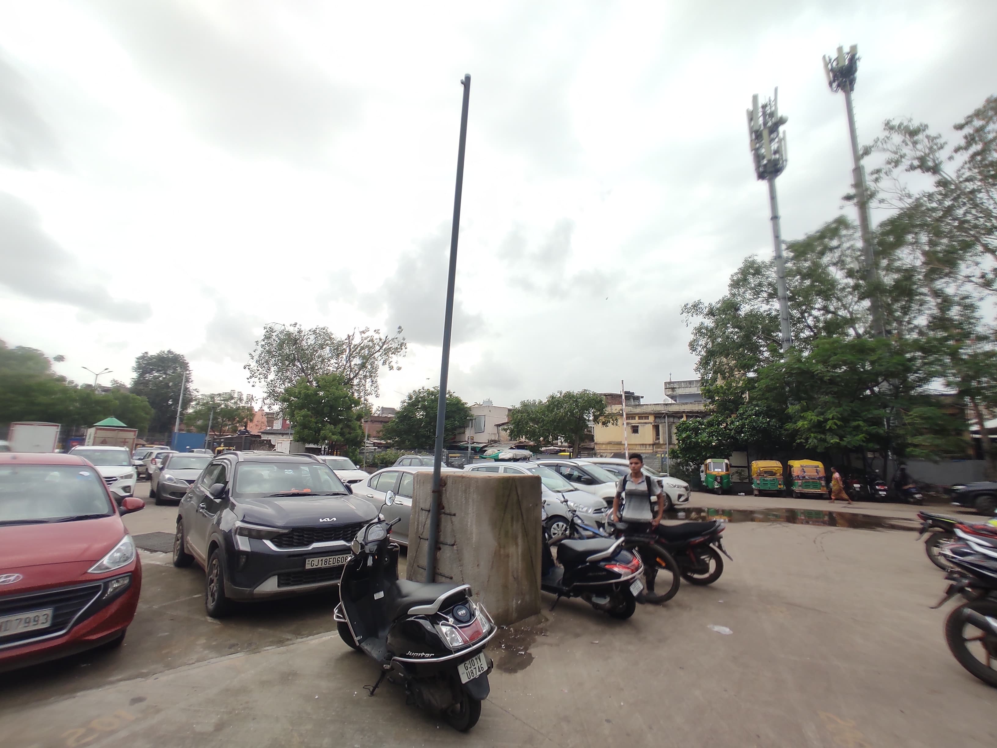 920 Sq. Feet Commercial Office for Rent in Shahibaug Ahmedabad - Media 21