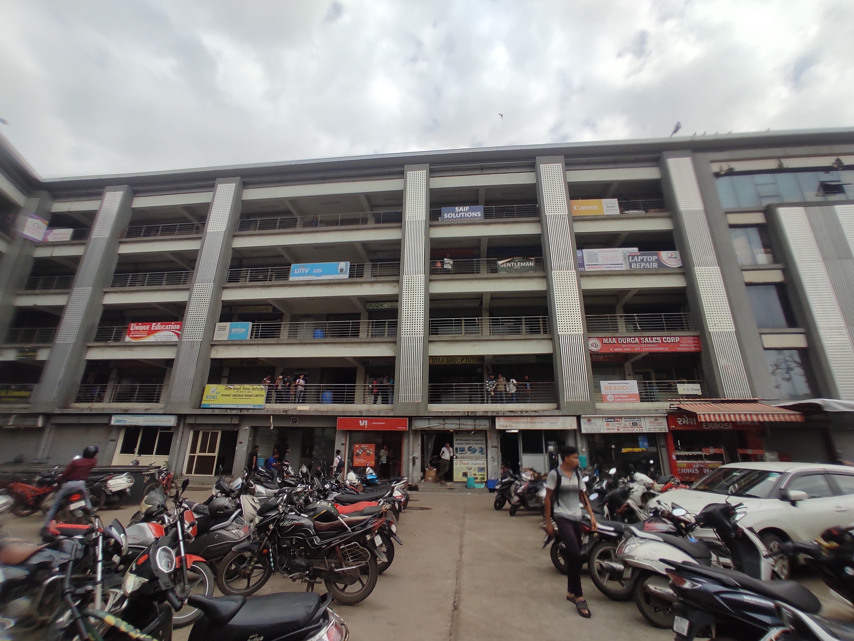 920 Sq. Feet Commercial Office for Rent in Shahibaug Ahmedabad