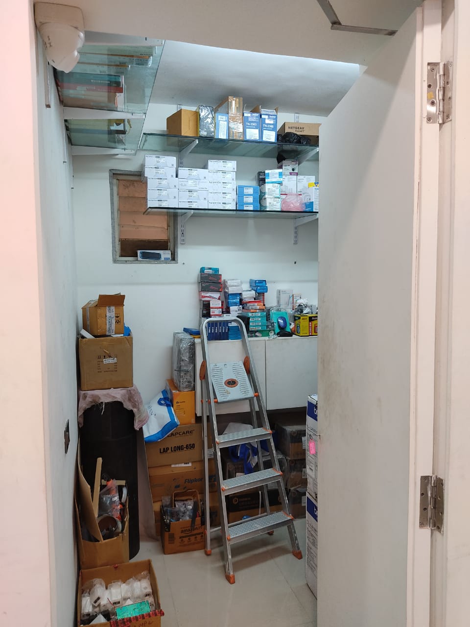 920 Sq. Feet Commercial Office for Rent in Shahibaug Ahmedabad - Media 4