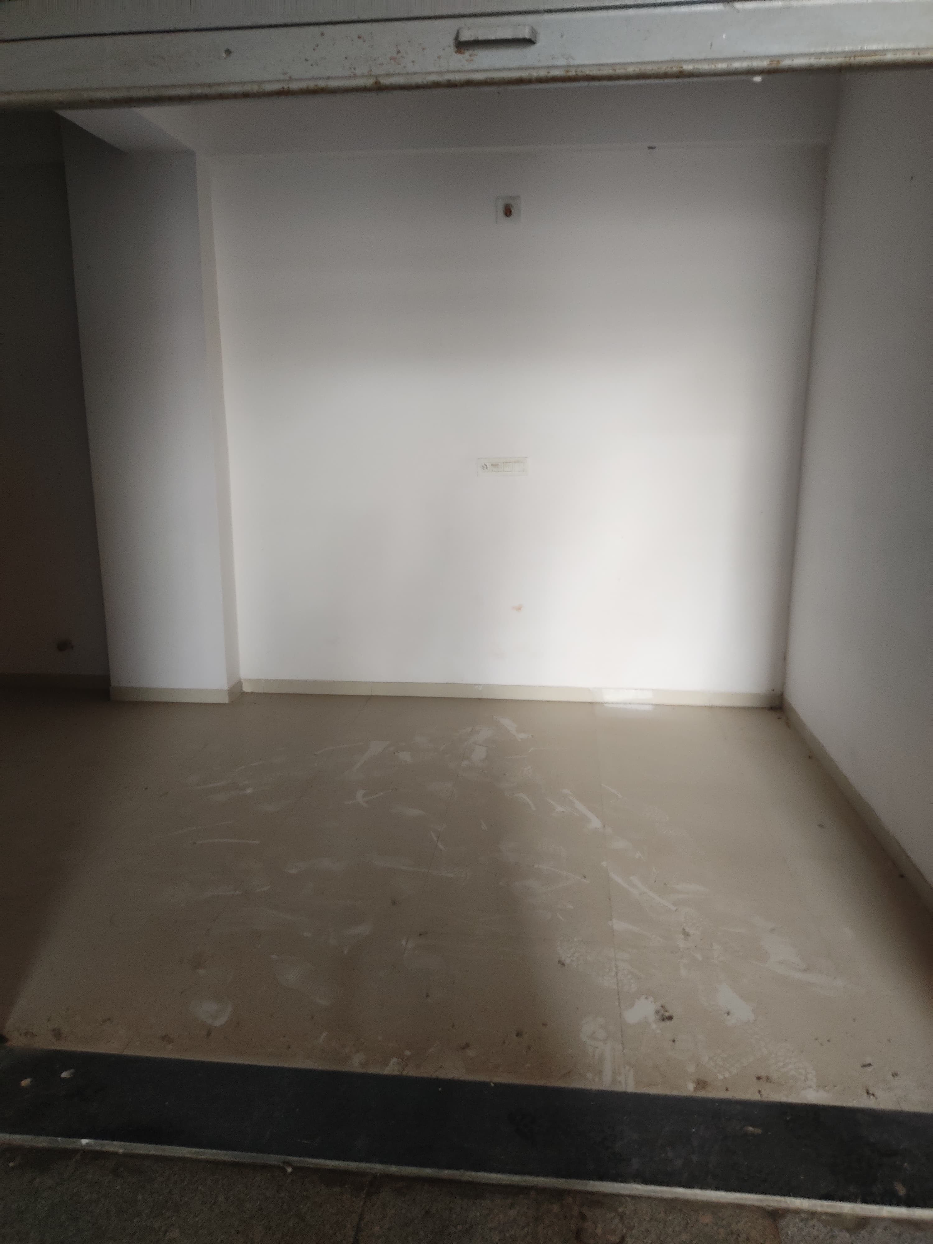 GF 500 Sq. Feet Commercial Showroom for Rent in Shahibaug Ahmedabad - Media 4