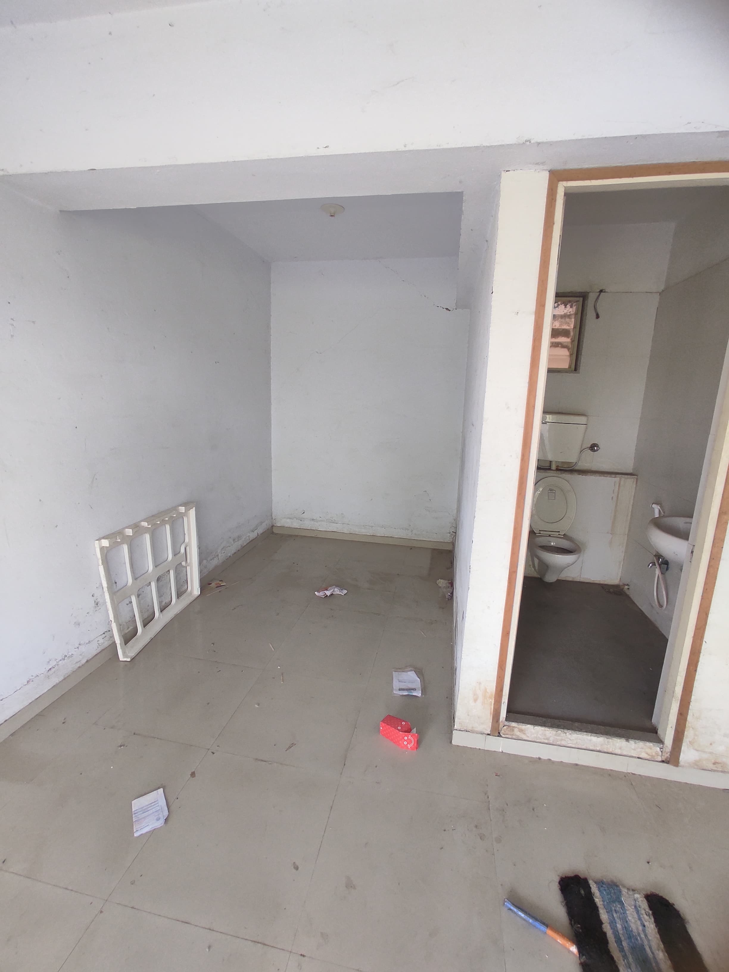 375 Sq. Feet Commercial Office for Rent in Shahibaug Ahmedabad