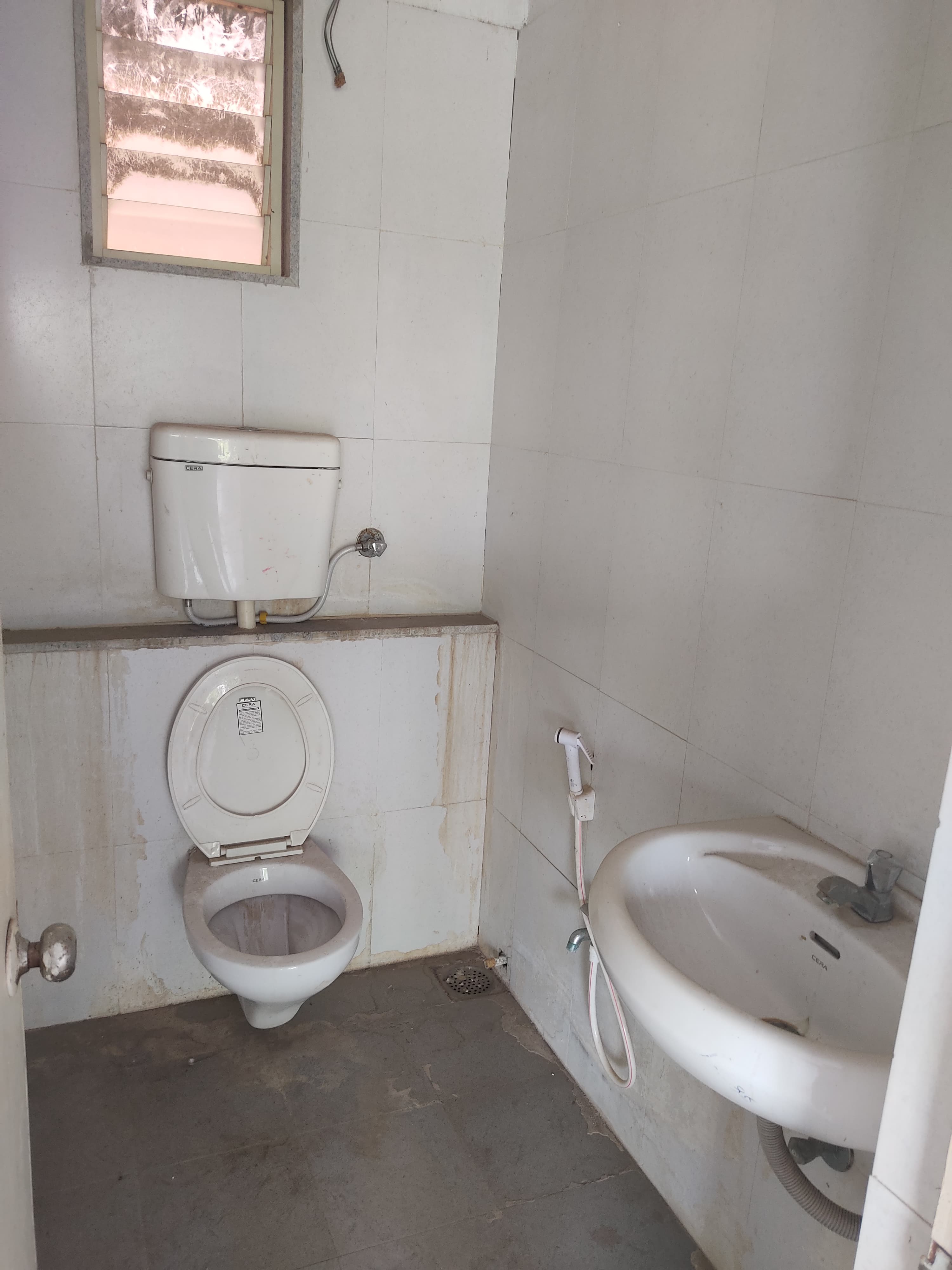 375 Sq. Feet Commercial Office for Rent in Shahibaug Ahmedabad - Media 3