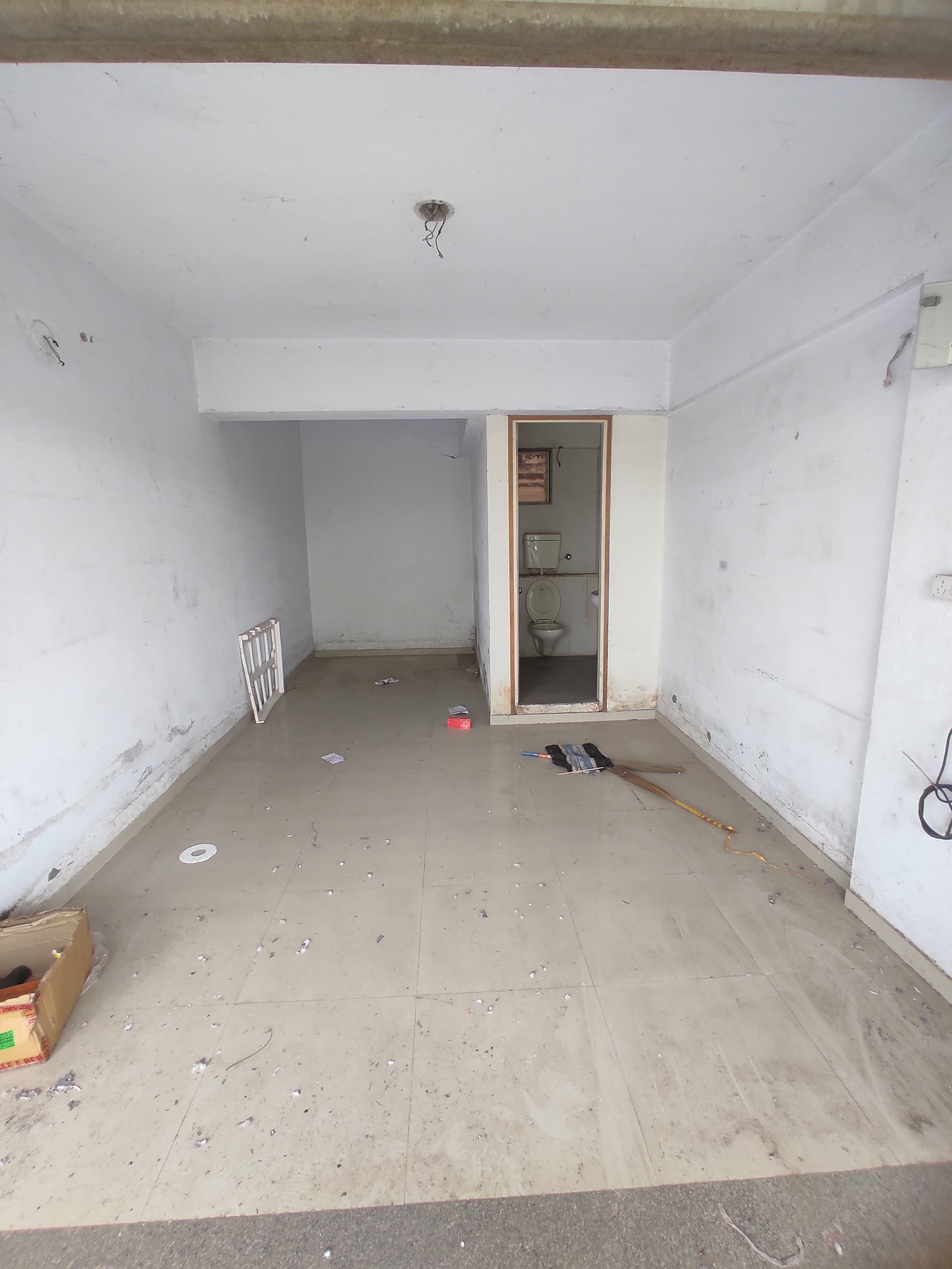 375 Sq. Feet Commercial Office for Rent in Shahibaug Ahmedabad - Media 6