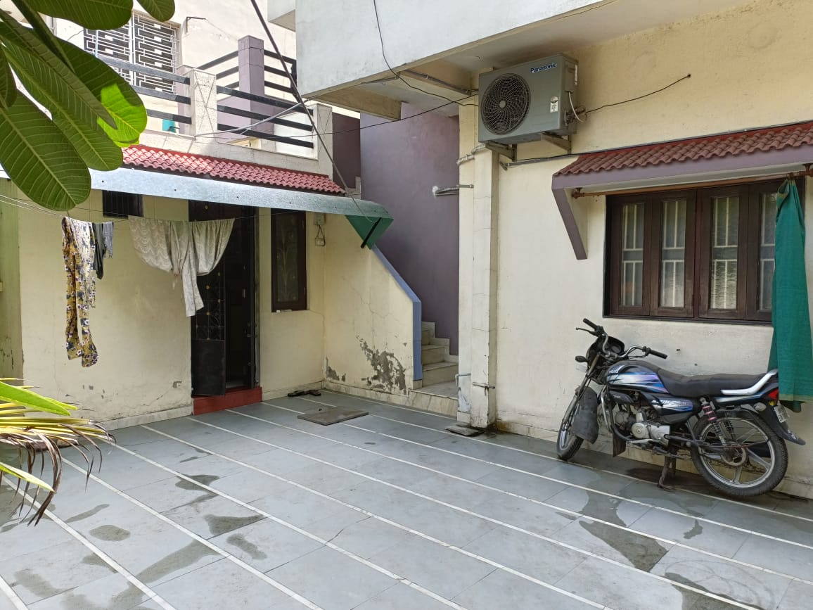 3 BHK 300 Sq. Yards Residential Individual Villa / Bungalow for Sale in Shahibaug Ahmedabad - Media 4