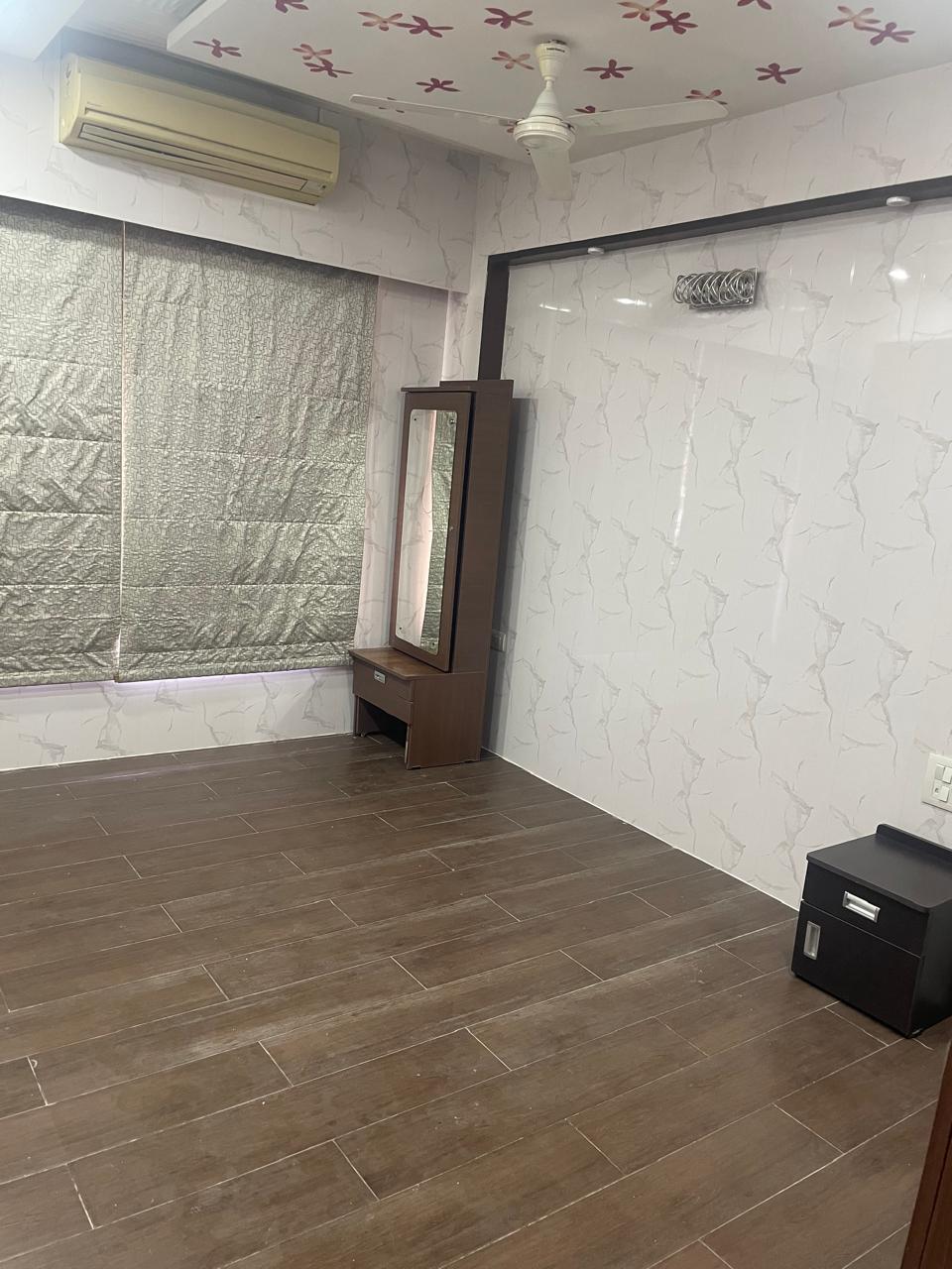 3 BHK 1800 Sq. Feet Residential Flat / Appartment for Rent in Bodakdev Ahmedabad - Media 12