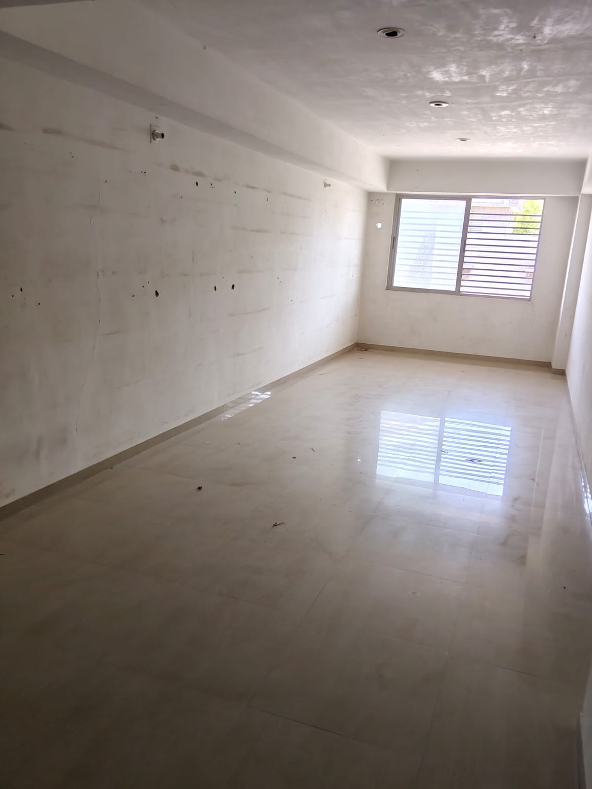 2F 543 Sq. Feet Commercial Shop for Rent in Shahibaug Ahmedabad - Media 3