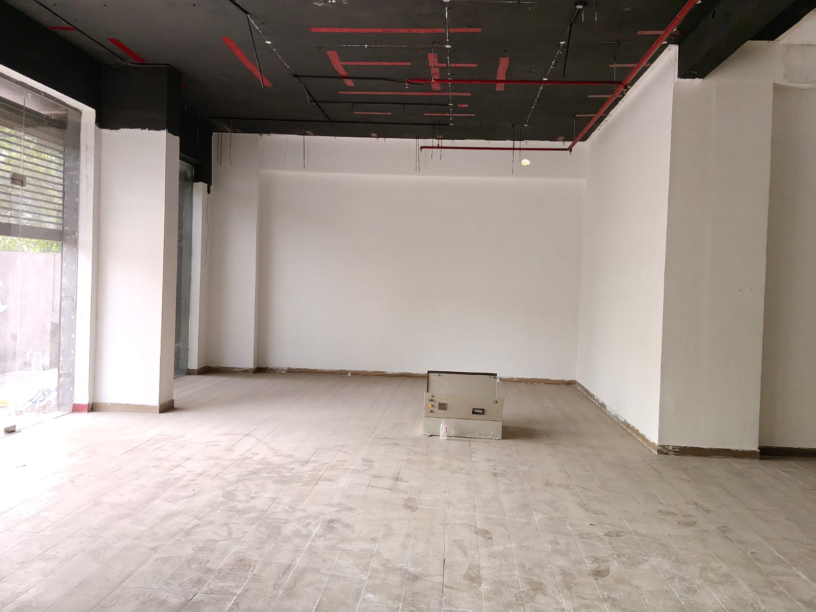 GF 2010 Sq. Feet Commercial Showroom for Rent in Shahibaug Ahmedabad - Media 9