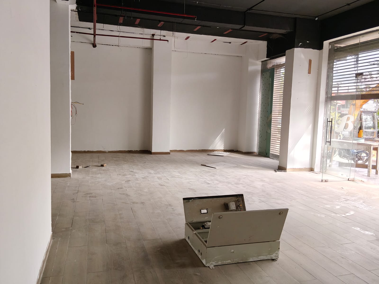 GF 2010 Sq. Feet Commercial Showroom for Rent in Shahibaug Ahmedabad - Media 5