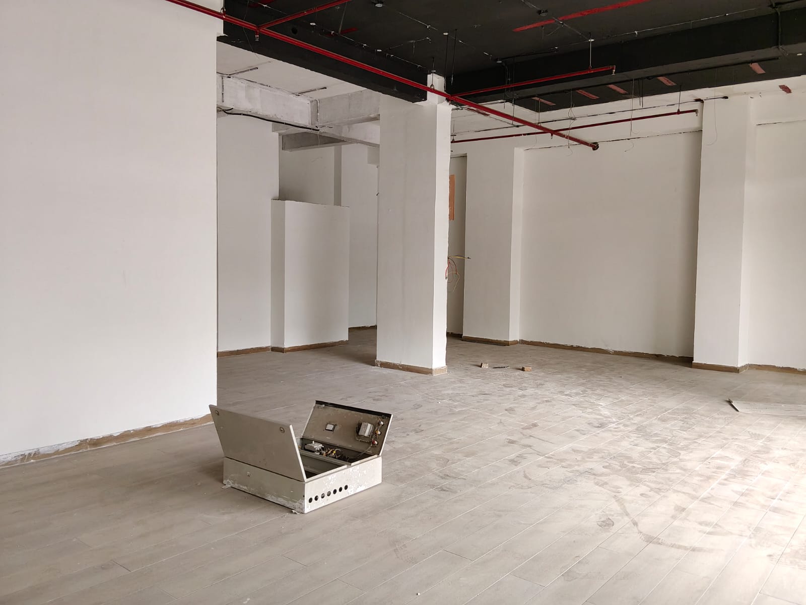 GF 2010 Sq. Feet Commercial Showroom for Rent in Shahibaug Ahmedabad - Media 10