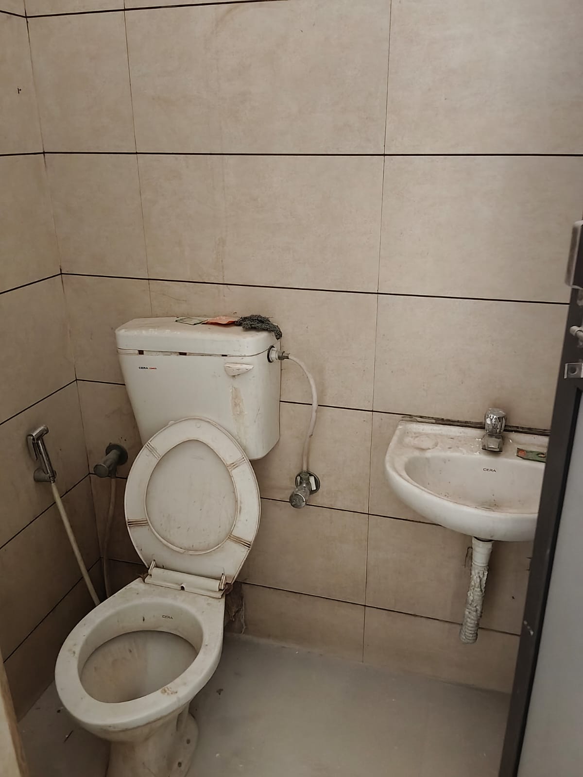 GF 2010 Sq. Feet Commercial Showroom for Rent in Shahibaug Ahmedabad - Media 7