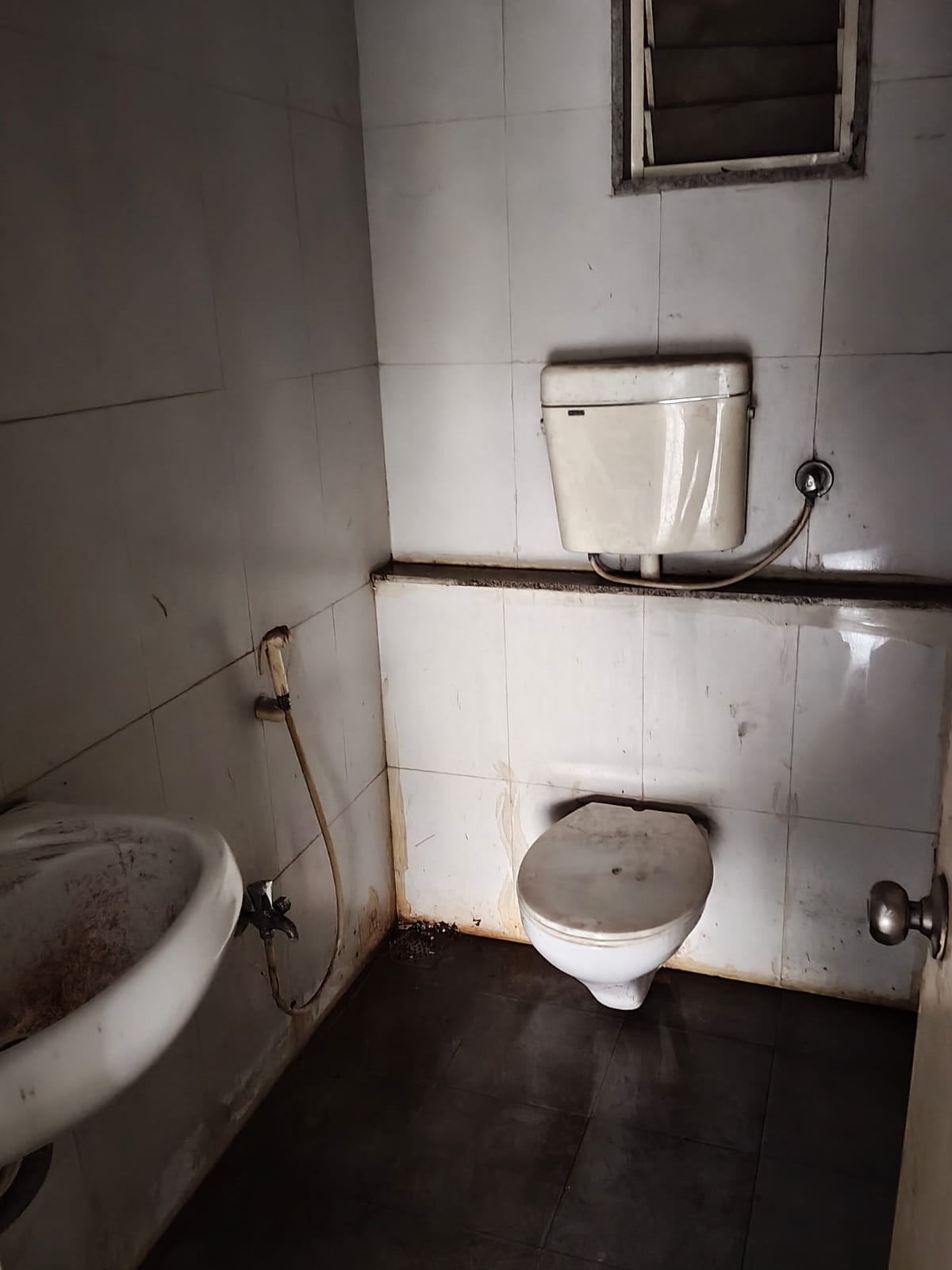 2F 456 Sq. Feet Commercial Office for Sale in Shahibaug Ahmedabad - Media 5